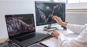 دليلك لاختيار أفضل حساب ممول للتداول للمتداول المحترف في عام 2026: لماذا وي ماستر تريد؟