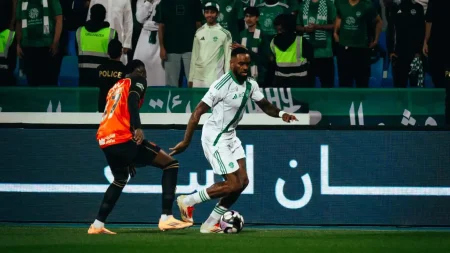 الأهلي يحقق انتصار ثمين على الرياض