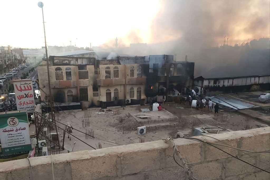 حريق في مركز تجاري بمأرب يخلف قتيلا و13 مصابا