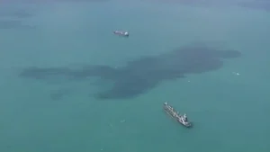 مخاوف متزايدة على الملاحة والطاقة العالمية عقب استهداف ناقلات نفط قرب مضيق هرمز