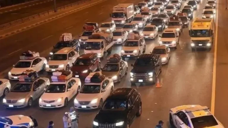 صورة لنزوح كويتيين نحو السعودية تثير الجدل، فما حقيقتها؟