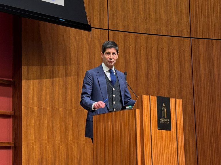 رئاسة الفدرالي.. ترمب يتوقع دعما ديمقراطيا لمرشحه “وارش”